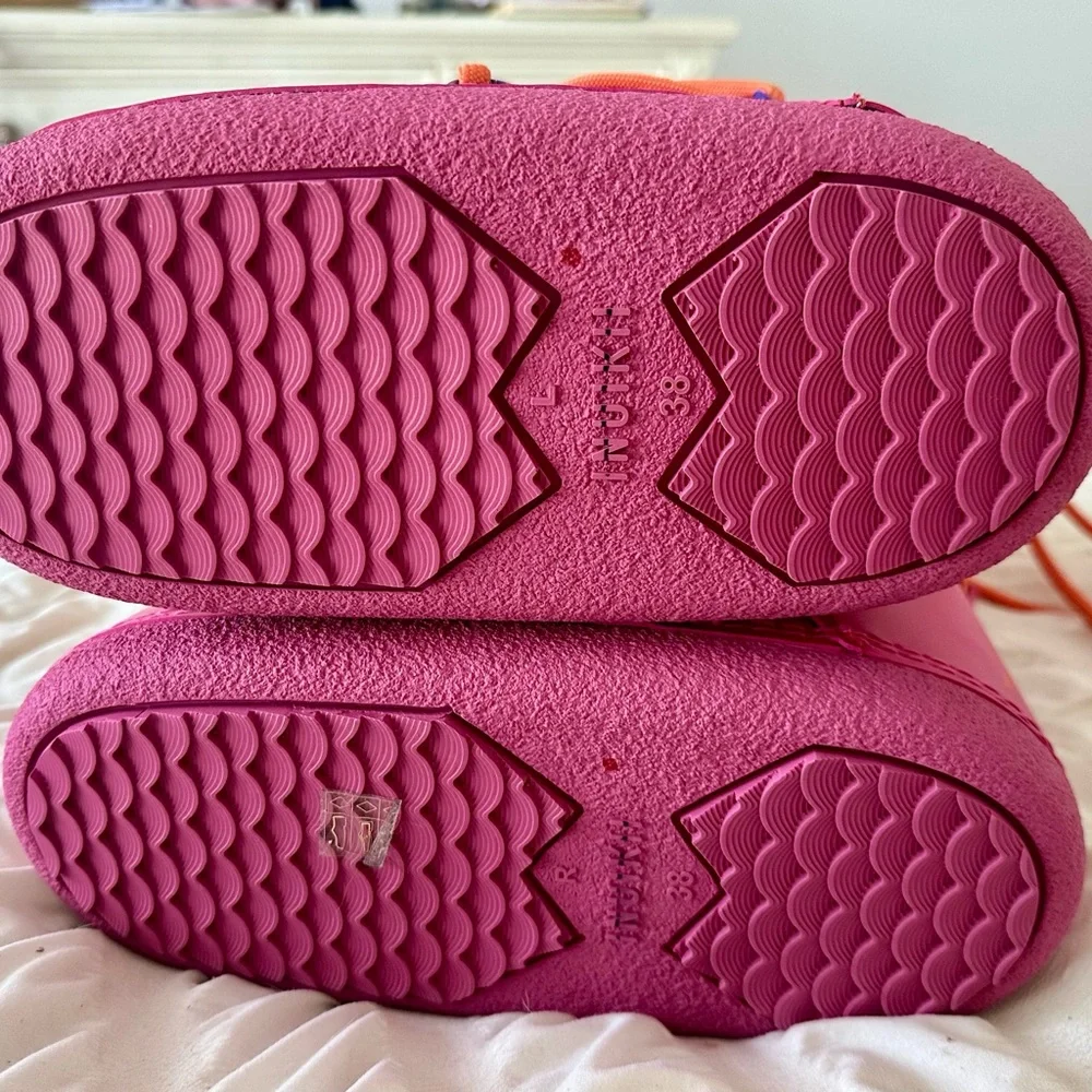 Inuikii Pink Snow Boots with Pink with Orange Laces womens sz 7.5 (38) NWOT